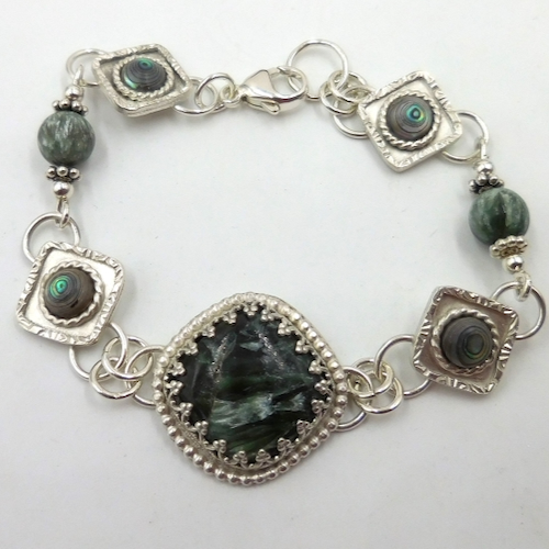 Click to view detail for DKC-2116 Bracelet, Seraphinite, Paua Shell $275